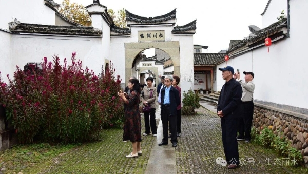 参观“松阳之窗” 探寻“松阳75年蝶变路”——亚洲最大赌博网站离退休干部党支部与松阳分局党支部开展党建联谊活动4.jpg